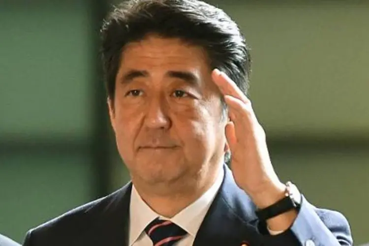 
	O primeiro-ministro japon&ecirc;s, Shinzo Abe: governo de Abe elevou o tributo a 8 por cento em 2014
 (Kazuhiro Nogi/AFP)