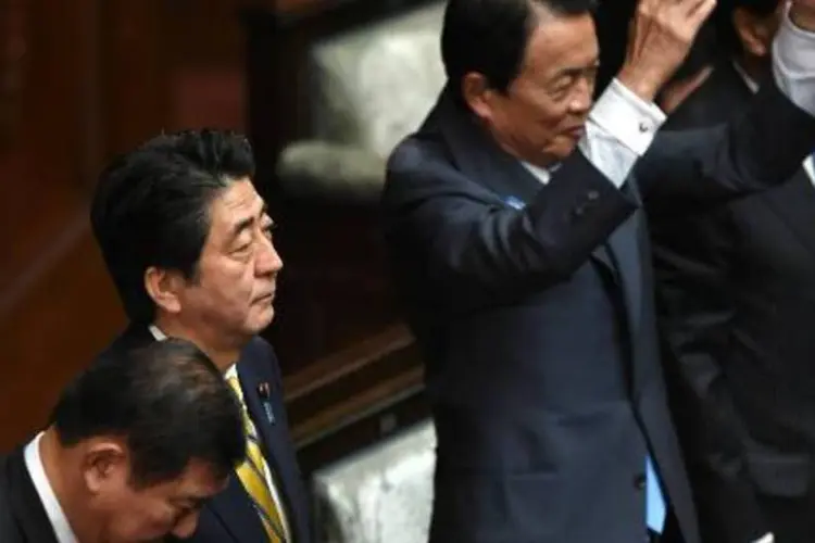 Shinzo Abe no Parlamento em Tóquio: "em virtude do artigo sete da Constituição, a Câmara Baixa fica dissolvida" (Toshifumi Kitamura/AFP)