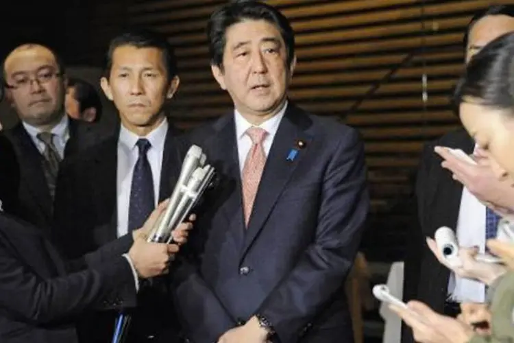 O premier do Japão, Shinzo Abe, sobre sequestradosl: "é uma corrida contra o tempo muito dura, mas o governo fará todo o possível" (Jiji Press/AFP)