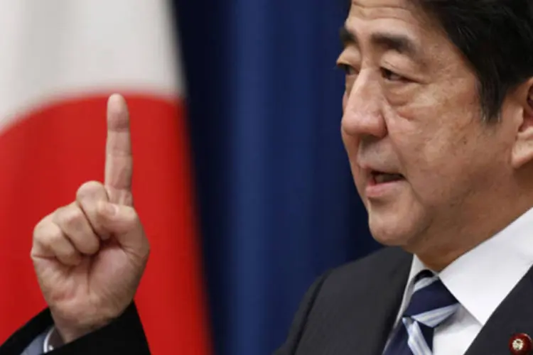 
	O primeiro-ministro do Jap&atilde;o, Shinzo Abe: o PIB japon&ecirc;s recuou pelo terceiro trimestre seguido
 (REUTERS/Issei Kato)