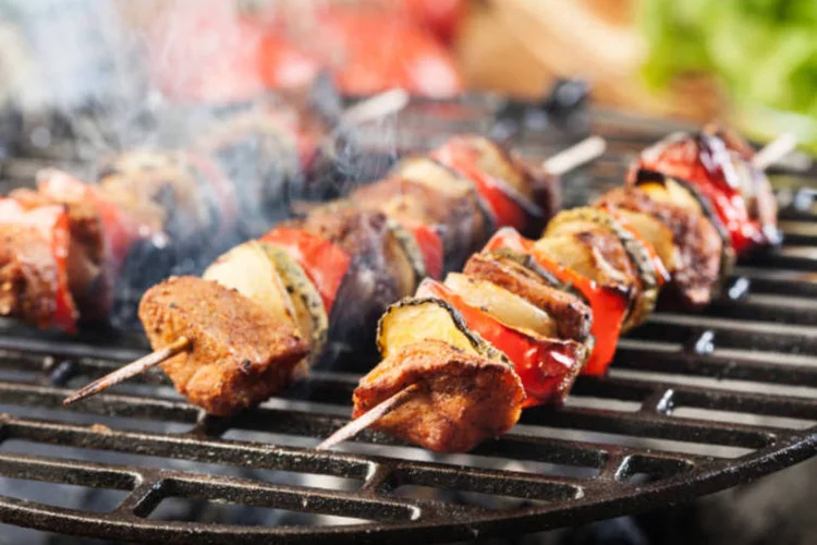Churrasco: os impactos causados pela agropecuária são responsáveis por 69% das emissões (ThinkStock)