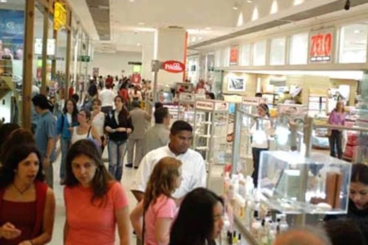 Varejo teve bom movimento também graças às promoções das lojas, segundo especialistas (.)
