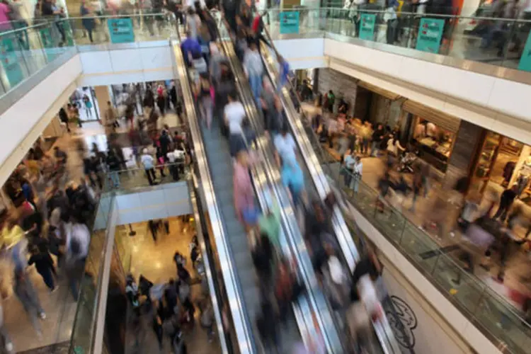
	Shopping center: no acumulado dos oito meses em 2013, as vendas nos shopping centers cresceram 8,43%
 (Reprodução/Getty Images)