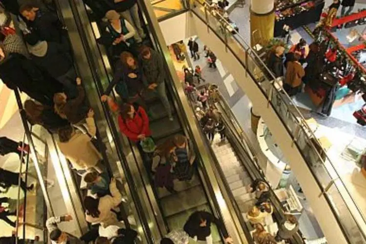 Shoppings: o recuo na quantidade de lojas acontece mesmo com a inauguração de shopping centers novos em 2016 (.)