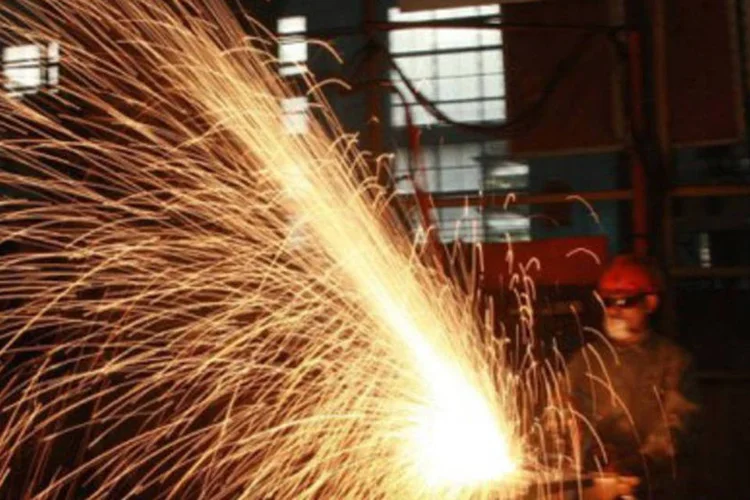 Siderúrgica na China: preços do aço subiram em meio às metas de corte de produção para preservar o meio ambiente (./Divulgação)