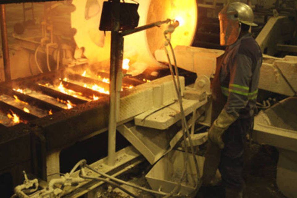 Produção de aço no Brasil fica estável em julho