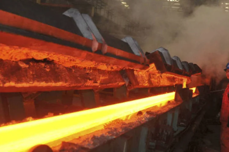 
	Sider&uacute;rgica na China: tarifas impostas sobre fabricantes chinesas de alguns tipos de a&ccedil;o chegar&atilde;o a 45,5 por cento do pre&ccedil;o de entrada na UE
 (REUTERS/China Daily)