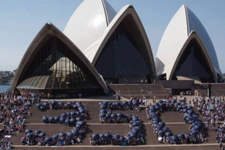 Multidão se reúne em Sidney, na Austrália, para manifestação em prol do meio ambiente.  (.)