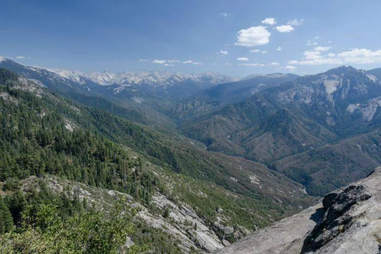 Sierra Nevada, Califórnia: fogo começou relativamente pequeno, mas se espalhou rapidamente (Tuxyso / Wikimedia Commons)