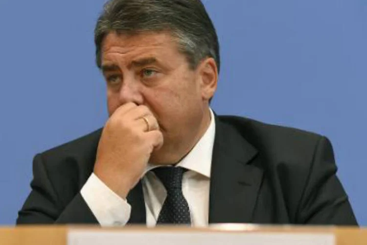 
	Sigmar Gabriel, ministro alem&atilde;o da Economia: &quot;Acredito que podemos lidar com um n&uacute;mero da ordem de meio milh&atilde;o durante v&aacute;rios anos&quot;
 (AFP)