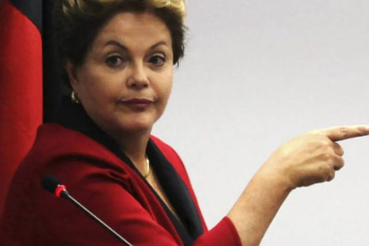 
	&quot;N&oacute;s n&atilde;o vemos nenhum problema nas rela&ccedil;&otilde;es com o PMDB. Nenhum. H&aacute; flutua&ccedil;&otilde;es, n&eacute;? Porque tamb&eacute;m h&aacute; interesses moment&acirc;neos desse ou daquele segmento&quot;, comentou a presidente
 (REUTERS/Paulo Whitaker)