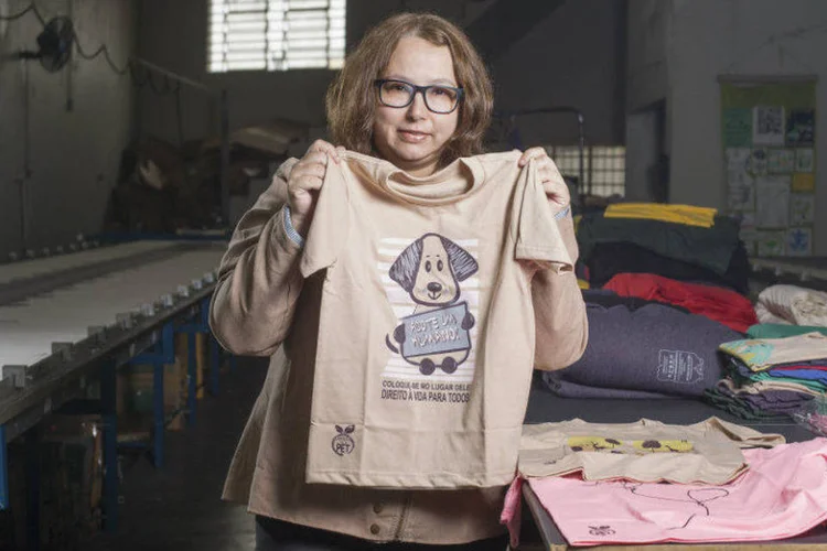 
	Silvia Prado, s&oacute;cia da Camiseta feita de PET: &ldquo;n&atilde;o &eacute; utopia vender camiseta de qualidade por pre&ccedil;o justo&rdquo;
 (Divulgação)