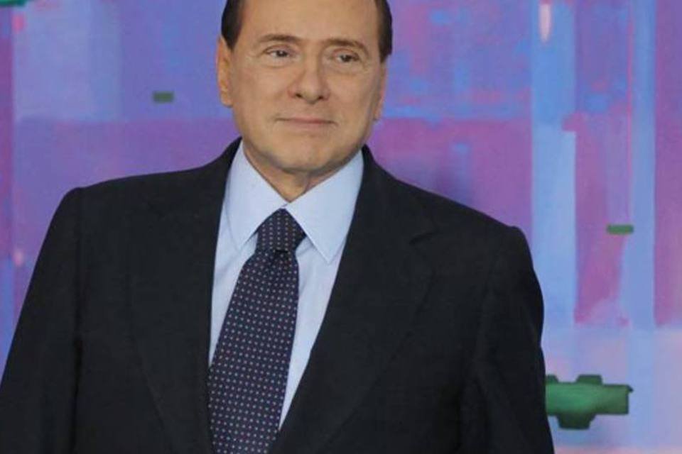 Berlusconi diz que não entregará Itália aos comunistas