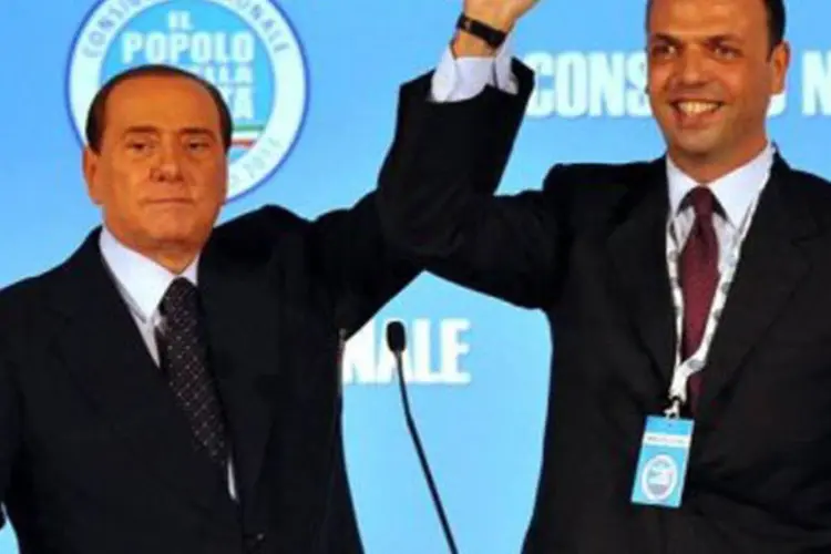 
	Silvio Berlusconi e seu &#39;herdeiro pol&iacute;tico&#39; Angelino Alfano: Alfano declarou que com a candidatura de Berlusconi estas n&atilde;o acontecer&atilde;o
 (Alberto Pizzoli/AFP)