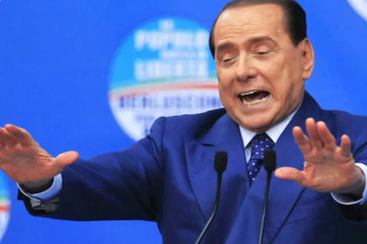 
	Berlusconi: &quot;a &uacute;nica coisa que me interessa &eacute; o bem de nossos eleitores e da It&aacute;lia, e de que n&atilde;o seja a cabe&ccedil;a de Berlusconi que v&aacute; parar em um bandeja&quot;, disse Santach&egrave;
 (REUTERS/Alessandro Garofalo)
