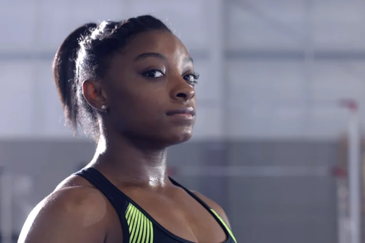 Simone Biles: a campanha destaca tanto os atletas do dia-a-dia quanto os campões que vão frequentemente além de seus limites (Reprodução)