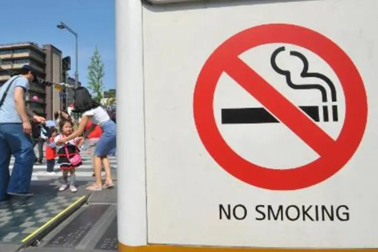 Um sinal de "proibido fumar": queixosos argumentaram que as empresas não avisaram adequadamente seus clientes sobre os riscos do tabagismo (JUNG YEON-JE/AFP)