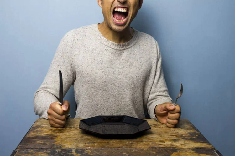
	Fome e raiva: sensa&ccedil;&atilde;o tende a ocorrer quando nossos c&eacute;rebros percebem uma falta de glicose, que vem da comida
 (Thinkstock)