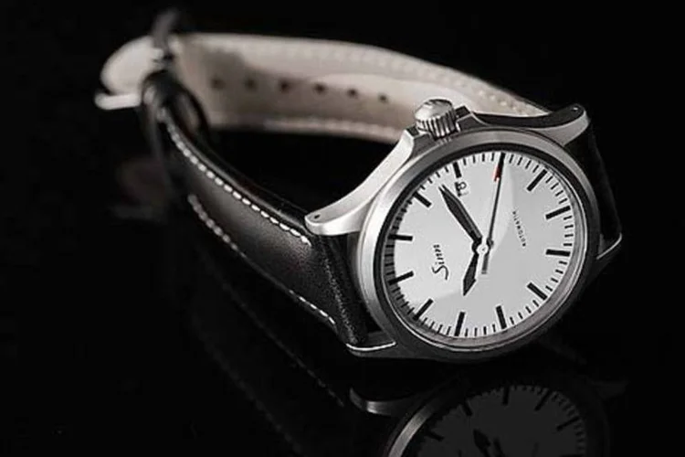 
	O novo Sinn 556 Weiss &eacute; baseado neste modelo popular
 (Divulgação/WatchTime Brasil)