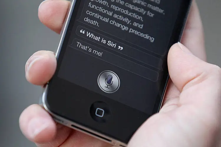 
	Siri: com nova atualiza&ccedil;&atilde;o do iOS, a assistente virtual passa a falar portugu&ecirc;s
 (Oli Scarff/Getty Images)