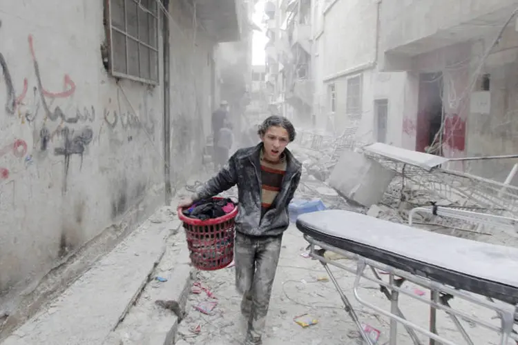 
	S&iacute;ria: Al-Khatib indicou que os deslocados fugiram dos combates em Aleppo, no norte da S&iacute;ria
 (Rami Zayat)