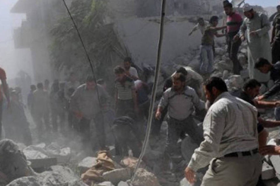 Aviação síria bombardeia subúrbios de Damasco