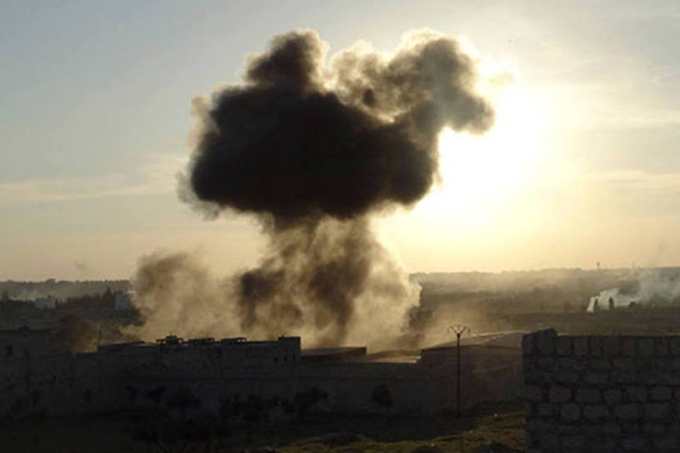 Rebeldes sírios e governo relatam ataque com gás