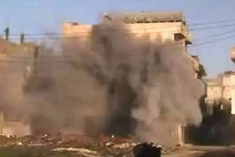 Bombardeio na cidade síria de Homs (Youtube/AFP)