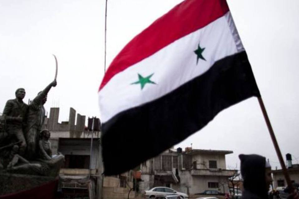 Cresce pressão diplomática sobre a Síria, que anuncia eleições legislativas