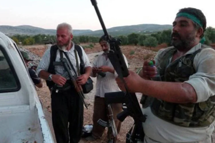 
	Rebeldes s&iacute;rios: um l&iacute;der opositor advertiu, por&eacute;m, que Damasco&nbsp;&quot;costuma aproveitar estas tr&eacute;guas para aumentar suas ofensivas violentas&quot;
 (Herve Bar/AFP)