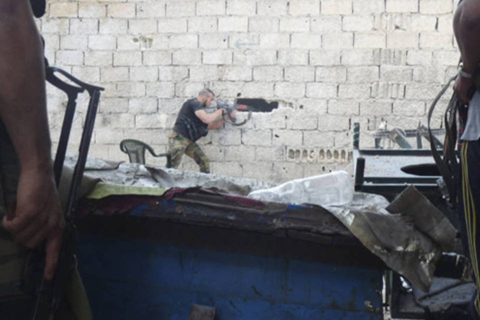 Regime sírio condena planos dos EUA de armar rebeldes