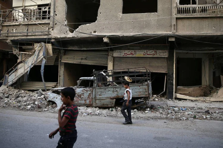 
	Bombardeios: entre esses civis, pelo menos 29 eram menores de idade e 17 mulheres
 (Bassam Khabieh/Reuters)