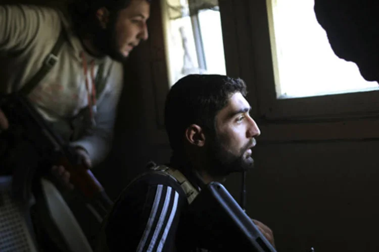 
	Rebeldes s&iacute;rios: o grupo disse que s&oacute; faltam tr&ecirc;s postos militares para os rebeldes assumirem o controle total da prov&iacute;ncia&nbsp;
 (Goran Tomasevic/Reuters)