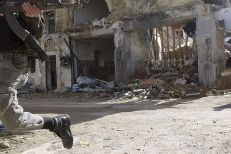 
	Rebeldes em Damasco: &nbsp;a oposi&ccedil;&atilde;o est&aacute; disposta a receber a equipe de investigadores internacionais para examinar os lugares supostamente bombardeados com armamento qu&iacute;mico
 (Goran Tomasevic/Files/Reuters)