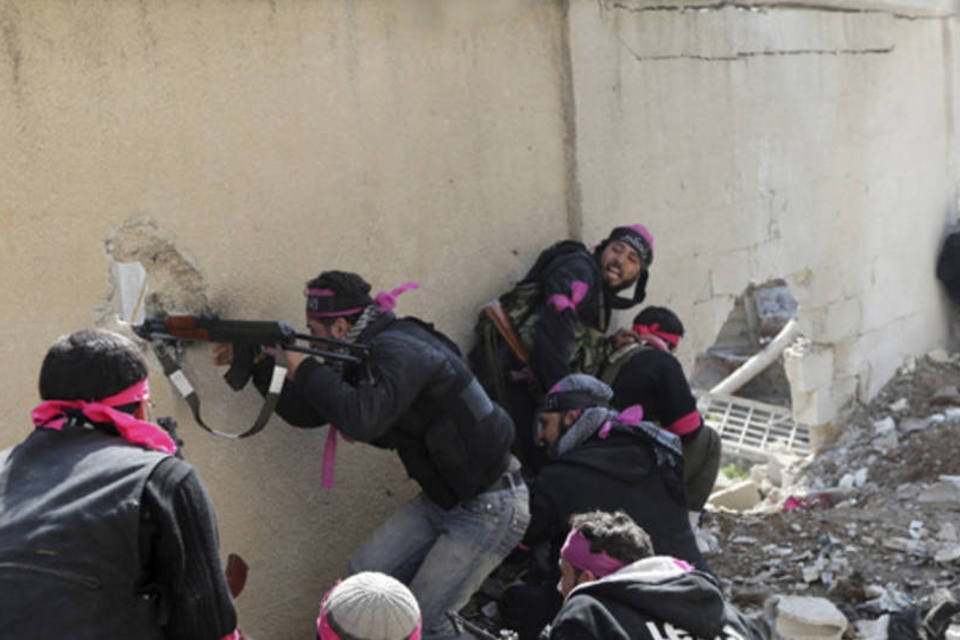 Regime sírio diz que "centenas" de rebeldes morreram
