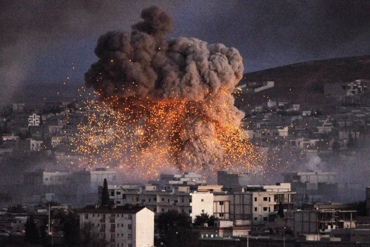 
	S&iacute;ria: tr&ecirc;s anos de combates deixaram cerca de 200 mil mortos, enquanto o Ocidente apoia alguns dos grupos rebeldes que buscam dep&ocirc;-lo
 (Getty Images)