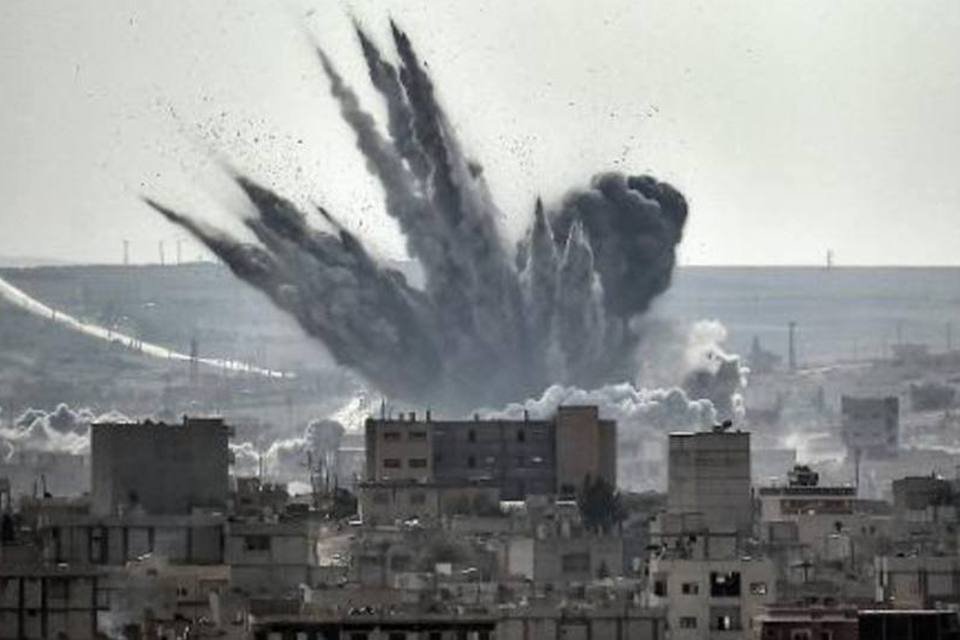 Bombardeios dos EUA não enfraqueceram EI, diz regime sírio