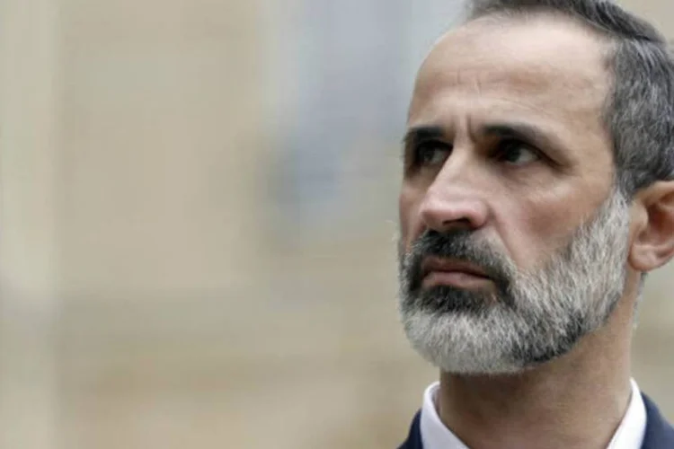 O líder da Coalizão Nacional Síria, Moaz el-Jatib, foi convidado pela Rússia a participar nas negociações (©afp.com / Kenzo Tribouillard)