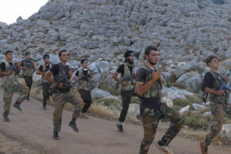 Congresso dos EUA atrasa ajuda a rebeldes, dizem fontes