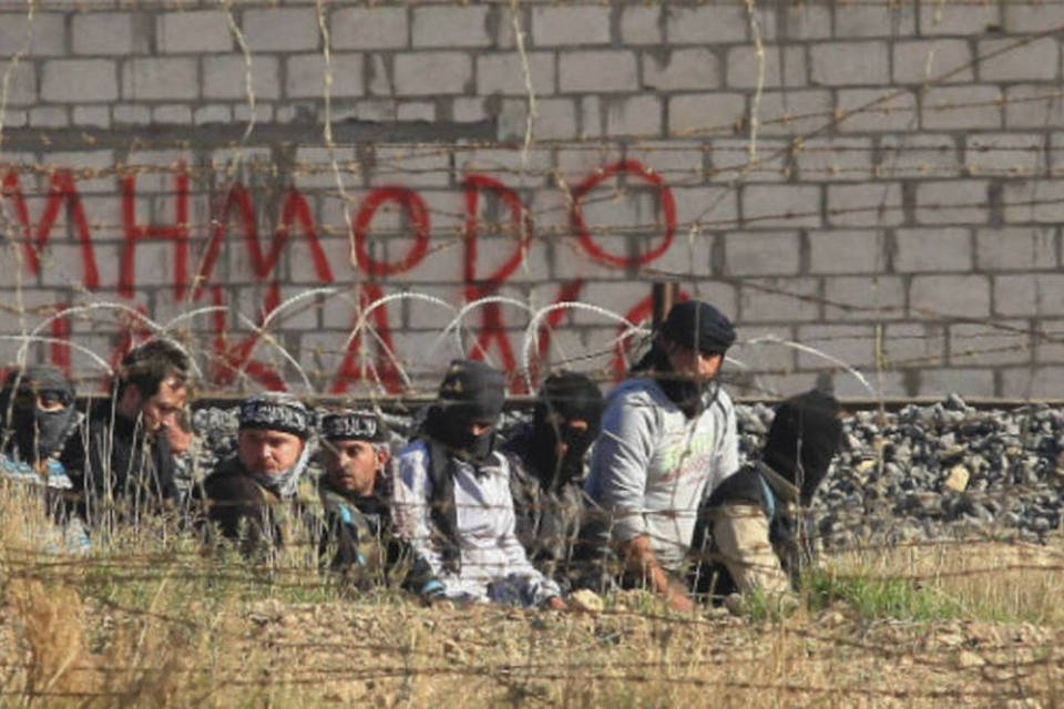 Grupos rebeldes dizem que irão às negociações sobre paz na Síria