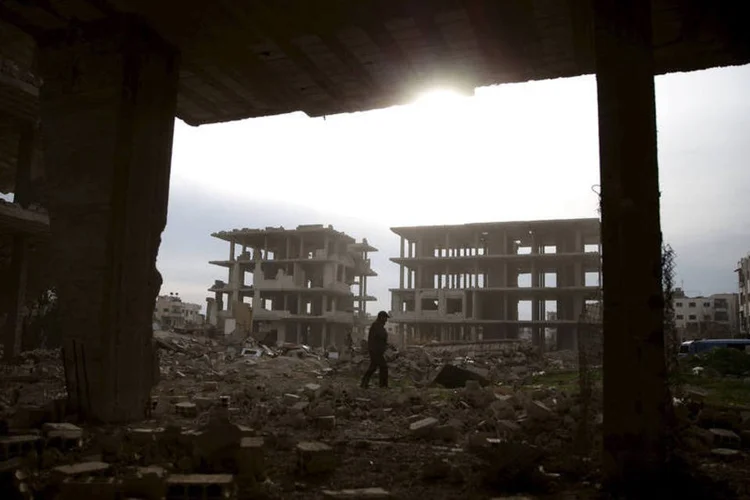 
	S&iacute;ria: &quot;Eles s&atilde;o parte de uma fac&ccedil;&atilde;o terrorista que matava civis, n&atilde;o vamos come&ccedil;ar as negocia&ccedil;&otilde;es diretas com eles at&eacute; que pe&ccedil;am desculpas&quot;
 (Bassam Khabieh / Reuters)