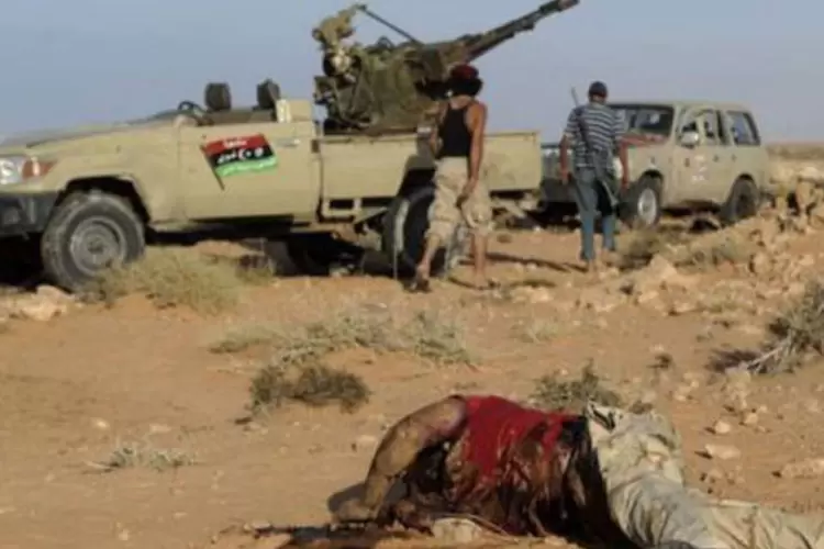 Os combates em Sirte deixaram um número grande de mortos de ambos os lados
 (Eric Feferberg/AFP)