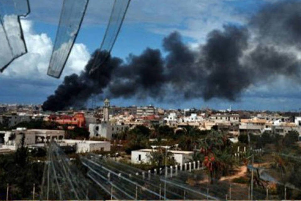 Forças do CNT se reorganizam após recuo em Sirte