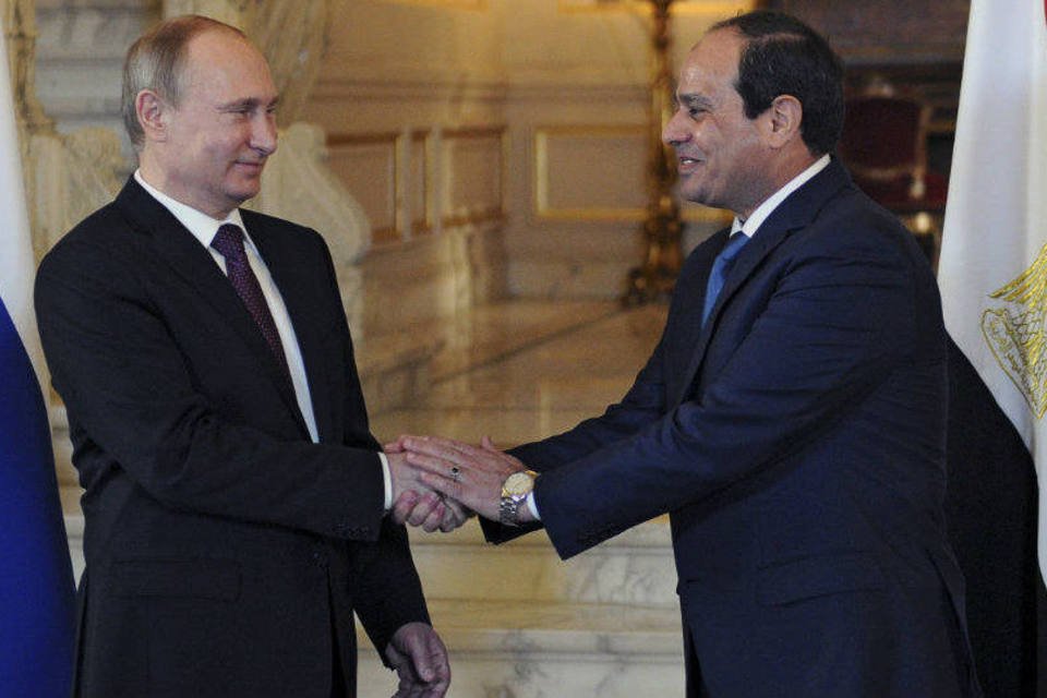 Rússia e Egito fazem acordo para construir central nuclear
