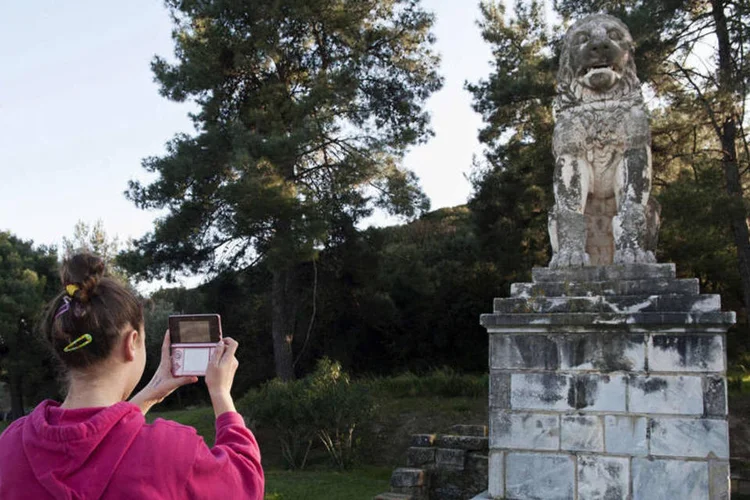 Local próximo a sítio arqueológico: gregos estão desesperados por heróis, e o governo do primeiro-ministro Antonis Samaras anseia por boas notícias (Alexandros Avramidis/Reuters)