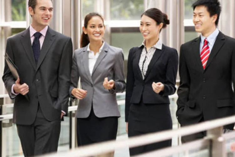 Executivos ocidentais e orientais (Thinkstock)