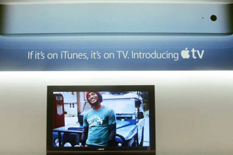 
	Apple TV: &nbsp;processo afirma que dispositivos m&oacute;veis que usam iOS, a Apple TV, o App Store, o iTunes, o iADS, o Safari e computadores pessoais baseados em OS X infringiram as patentes detidas pela OpenTv e pela Nagravision
 (Mario Tama/Getty Images)