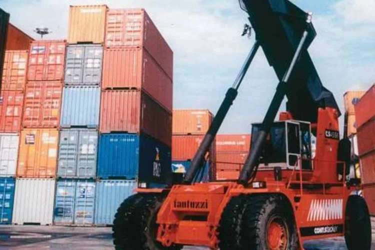 
	Exporta&ccedil;&otilde;es: o Coeficiente de Exporta&ccedil;&otilde;es da ind&uacute;stria geral brasileira, que mede participa&ccedil;&atilde;o de exporta&ccedil;&otilde;es na receita total do setor, ficou em 20,6%
 (Arquivo)