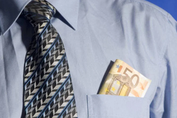 
	Dinheiro no bolso: t&iacute;tulos p&uacute;blicos lideraram com folga o ranking de aplica&ccedil;&otilde;es no m&ecirc;s
 (exame.com)