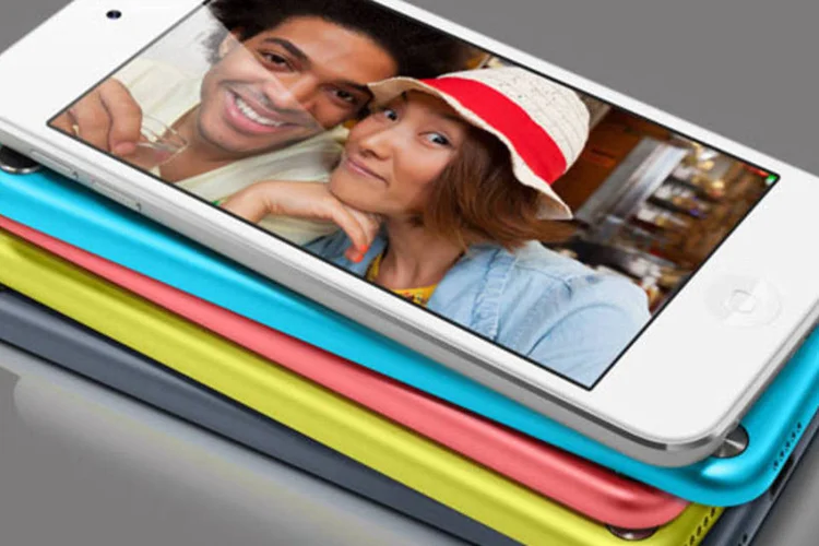 
	Com 4 polegadas de tela em formato wide (16:9), o tocador agora conta tamb&eacute;m com Bluetooth integrado
 (Apple)